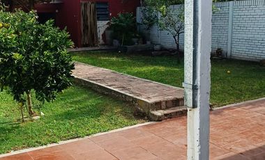 VENTA CASA 3 AMB BERAZATEGUI CON JARDIN Y COCHERA