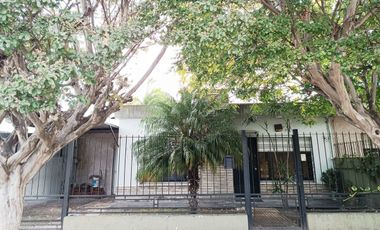 VENTA CASA 3 AMB BERAZATEGUI CON JARDIN Y COCHERA