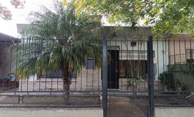 VENTA CASA 3 AMB BERAZATEGUI CON JARDIN Y COCHERA