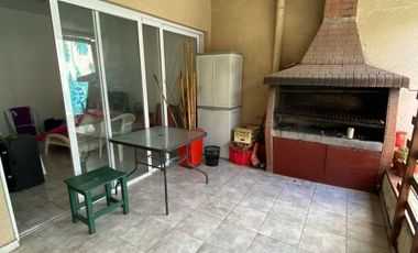 VENTA CASA GERLI GARAGE QUINCHO Y PILETA ,PERMUTA
