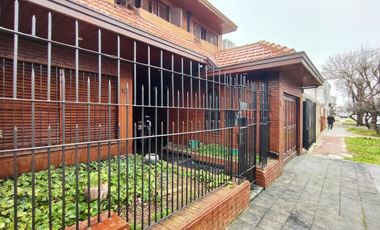 VENTA CASA GERLI GARAGE QUINCHO Y PILETA ,PERMUTA