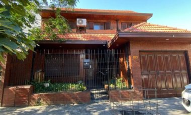 VENTA CASA GERLI GARAGE QUINCHO Y PILETA ,PERMUTA