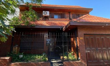 VENTA CASA GERLI GARAGE QUINCHO Y PILETA ,PERMUTA