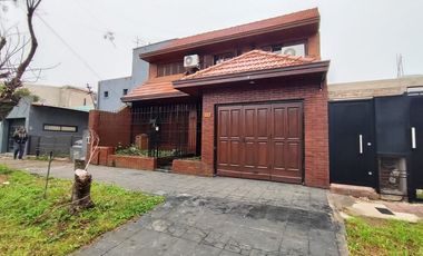 VENTA CASA GERLI GARAGE QUINCHO Y PILETA ,PERMUTA