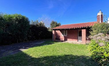 VENTA CASA A RECICLAR 4 AMBIENTES + LOTE MIRAMAR