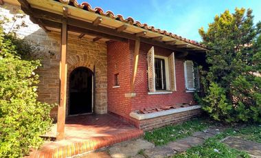VENTA CASA A RECICLAR 4 AMBIENTES + LOTE MIRAMAR