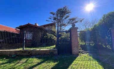 VENTA CASA A RECICLAR 4 AMBIENTES + LOTE MIRAMAR
