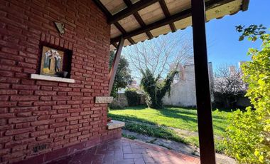 VENTA CASA A RECICLAR 4 AMBIENTES + LOTE MIRAMAR