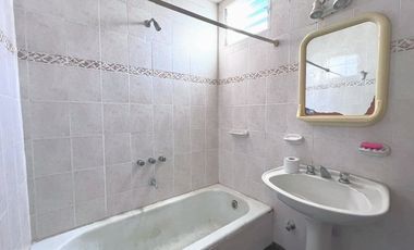 VENTA CASA A RECICLAR 4 AMBIENTES + LOTE MIRAMAR