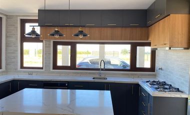 Casa en Venta en Hacienda Las Taguitas, Camino a Coihueco km 8