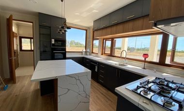 Casa en Venta en Hacienda Las Taguitas, Camino a Coihueco km 8