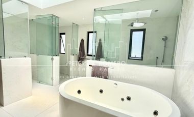 Residencia en Venta en Bosques de las Lomas