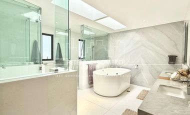 Residencia en Venta en Bosques de las Lomas