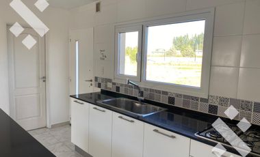 ALQUILER CASA NIVEL GERENCIAL Bº COSTA NOGAL. NEUQUEN