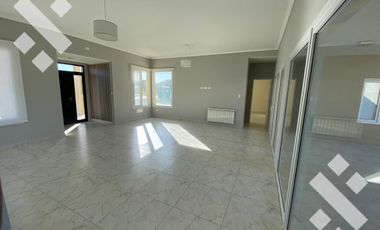 ALQUILER CASA NIVEL GERENCIAL Bº COSTA NOGAL. NEUQUEN