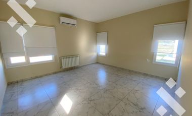 ALQUILER CASA NIVEL GERENCIAL Bº COSTA NOGAL. NEUQUEN