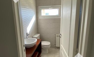 ALQUILER CASA NIVEL GERENCIAL Bº COSTA NOGAL. NEUQUEN