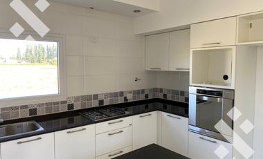 ALQUILER CASA NIVEL GERENCIAL Bº COSTA NOGAL. NEUQUEN