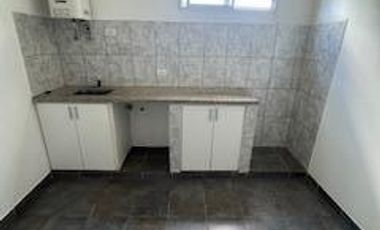 Departamento en  segundo piso con un dormitorio con balcón a la calle, baño, cocina comedor. No se aceptan mascotas.-