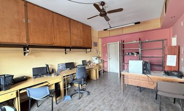 Venta Oficina Amoblada con Kitchenette y Baño Exclusivo. Centro