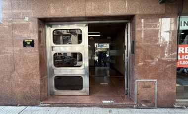Venta Oficina Amoblada con Kitchenette y Baño Exclusivo. Centro