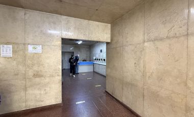 Venta Oficina Amoblada con Kitchenette y Baño Exclusivo. Centro