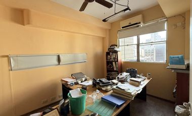 Venta Oficina Amoblada con Kitchenette y Baño Exclusivo. Centro