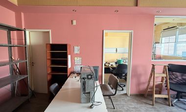 Venta Oficina Amoblada con Kitchenette y Baño Exclusivo. Centro