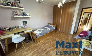 Triplex 4 ambientes, a pasos Amoedo y Andres Baranda