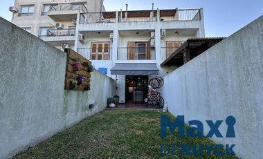 Triplex 4 ambientes, a pasos Amoedo y Andres Baranda