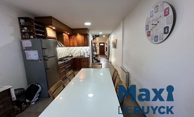 Triplex 4 ambientes, a pasos Amoedo y Andres Baranda