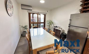 Triplex 4 ambientes, a pasos Amoedo y Andres Baranda