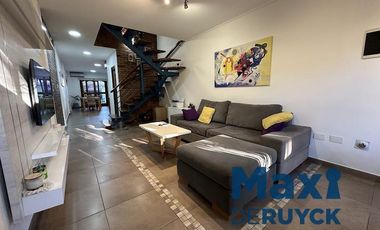 Triplex 4 ambientes, a pasos Amoedo y Andres Baranda