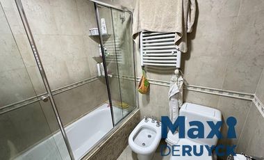 Triplex 4 ambientes, a pasos Amoedo y Andres Baranda