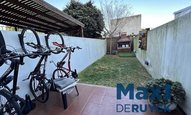 Triplex 4 ambientes, a pasos Amoedo y Andres Baranda