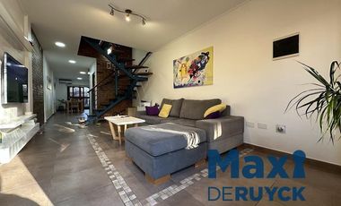 Triplex 4 ambientes, a pasos Amoedo y Andres Baranda