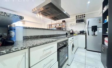 Venta departamento  3 ambientes con balcón en Lanusita