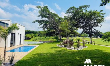Casa en Venta 1 Planta en Coto Privado Altozano Colima Vista al Campo de Golf