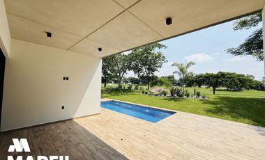 Casa en Venta 1 Planta en Coto Privado Altozano Colima Vista al Campo de Golf