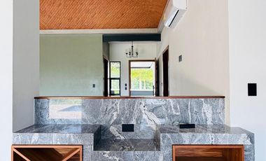 Casa en Venta 1 Planta en Coto Privado Altozano Colima Vista al Campo de Golf