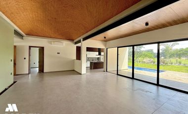 Casa en Venta 1 Planta en Coto Privado Altozano Colima Vista al Campo de Golf