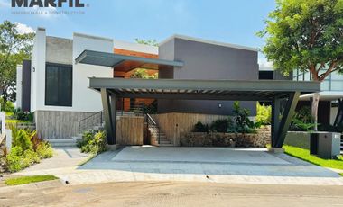 Casa en Venta 1 Planta en Coto Privado Altozano Colima Vista al Campo de Golf