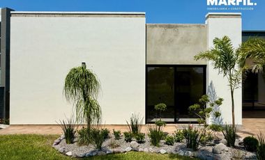 Casa en Venta 1 Planta en Coto Privado Altozano Colima Vista al Campo de Golf