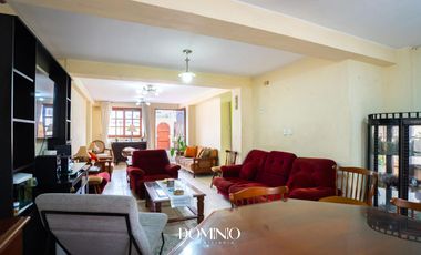 Casa en  zona comercial