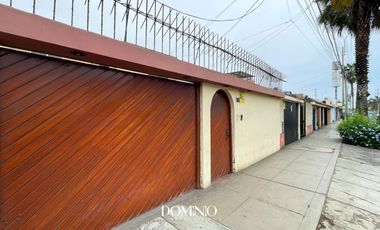 Casa en  zona comercial