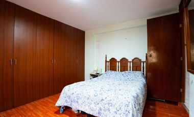 Casa en  zona comercial