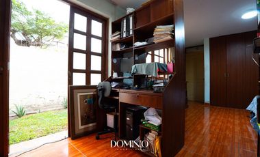 Casa en  zona comercial