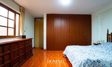 Casa en  zona comercial