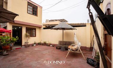 Casa en  zona comercial