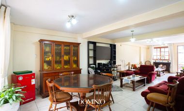 Casa en  zona comercial